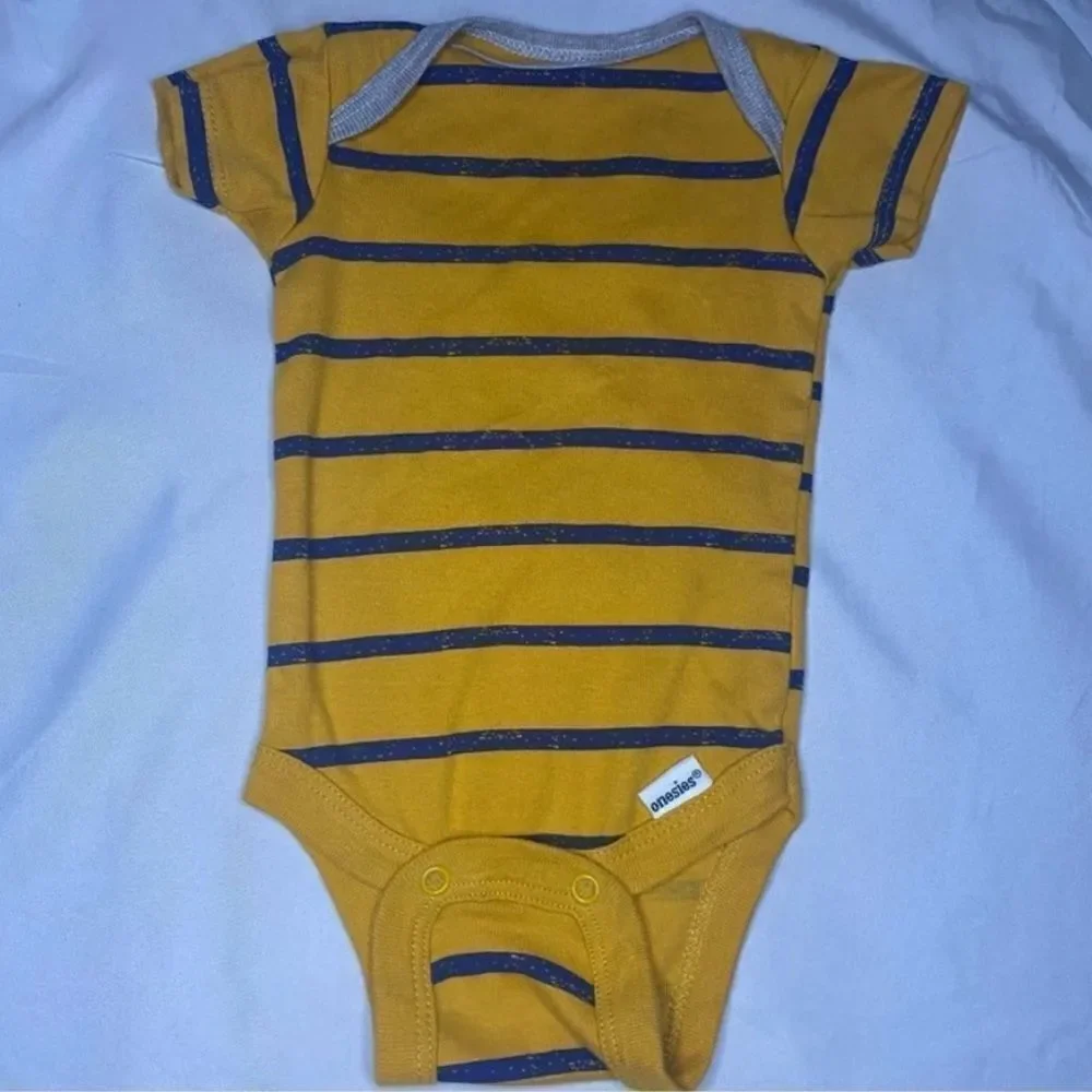 Gerber Baby boy 4 piece set Size 0-3M